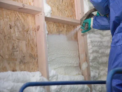 Den ultimative guide til sprøjteskumisolering: Fordele, typer og applikationer